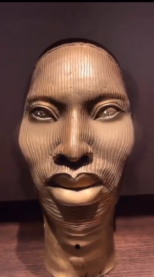 Item #8463894754770229425572640105325499613575772997117091760208112918098549407745 Media