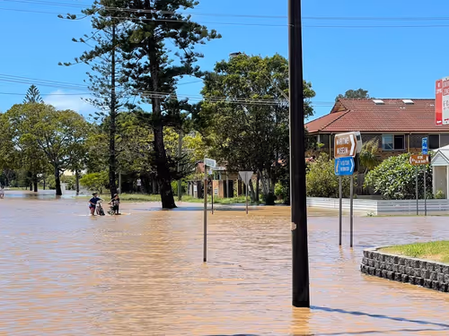 Item #46158241976375582975714186756959890667435383179998719253749848388162161737729 Media