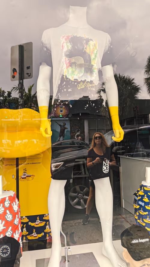 Item #1329906673436554735741479762689004721964883825291971096983776564451687268353 Media