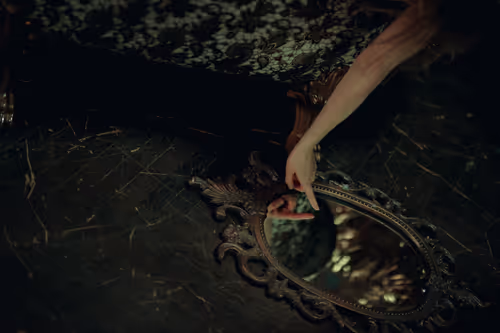 Item #16982693913788491705782243321880361883570829084355481489743644890295999397889 Media