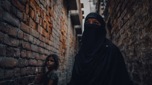 Item #38640678418960091879167073134620808059318826379912893500964934329457574936577 Media