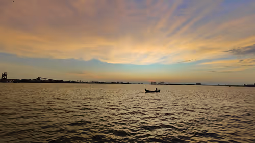 Item #112565134570363660980689344901372222935484239072176647114727973328688785653761 Media