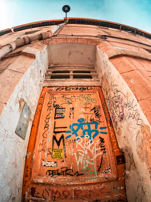 Item #38518121465561927767335068220041833566284498023600994966798612439708450422785 Media