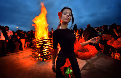 Item #96578766880217078611313821785465910127802058938618916549431102979933135175681 Media