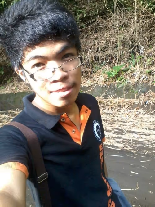 Item #24505753700434259534633692657605996858346987680575064061230170905700359733249 Media