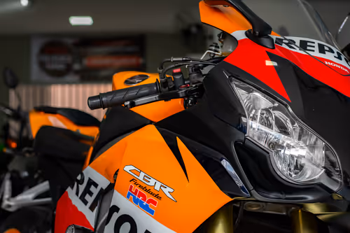 Item #18715519727166457315458358412420301412589802688018530904967113886009653198849 Media