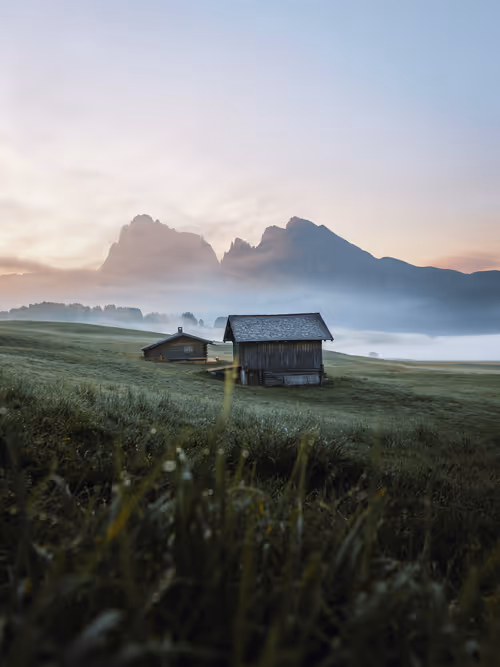 Item #38924576034191534483918035384894481257816568024027157043695321822904337825793 Media