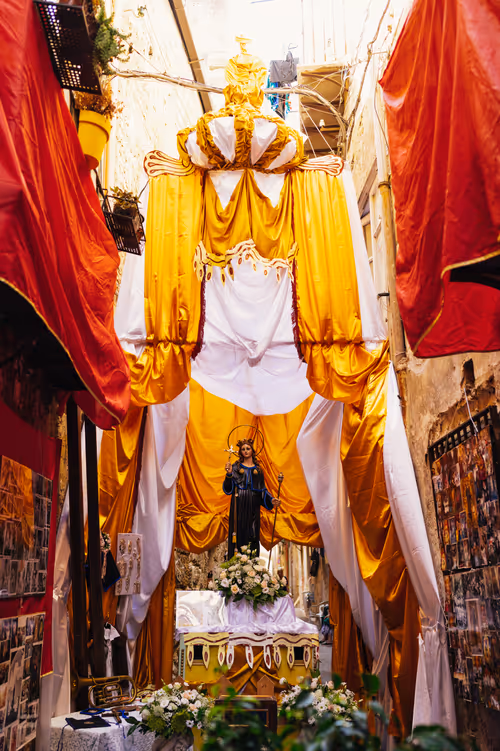 Item #82254222442463591587798089093720970519082662533974623172476738008467181142017 Media