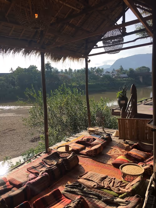 Item #40129036347338487732493830186327944618305484146391989675731997365525196832968 Media