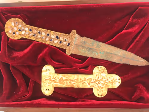 Item #63475483141840614417604835703532972748212131318874928986488791798714193674241 Media