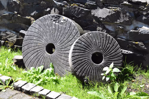 Item #916077490281078954391891268022086119289121145792755899354399171640171692033 Media