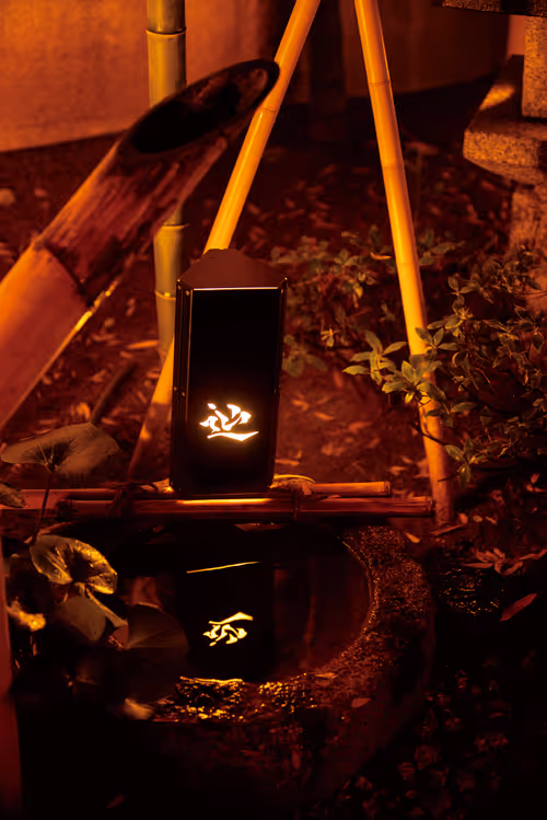 Item #45917833574950269063578901083415393892863688795085033761703503339196111650817 Media