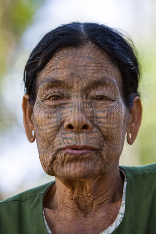 Item #24110165408155573398908987562152031273205884089304227586706331252390335873025 Media