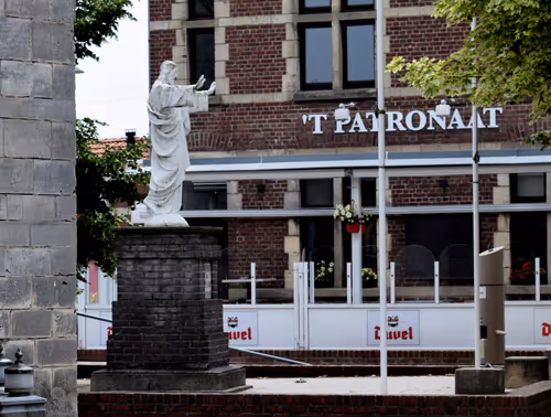 Item #916077490281078954391891268022086119289121145792755899354399212322101919745 Media