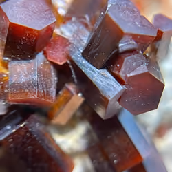 MK - 160820212030_Vanadinite