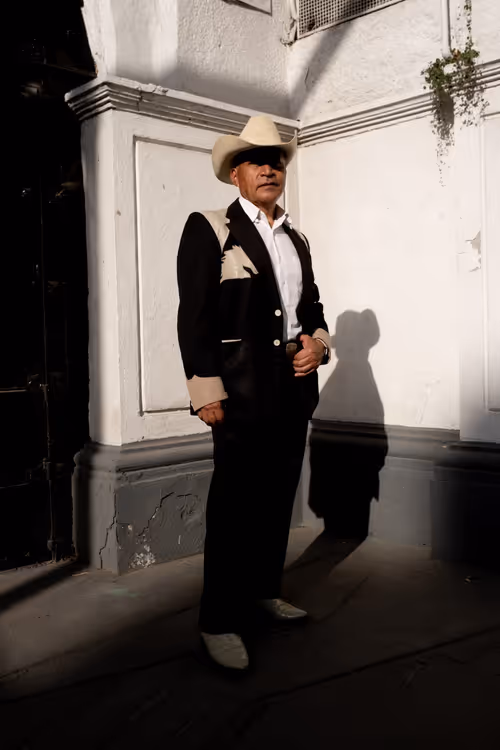 Item #109162157552346088047496633038404394118504199992061596446112929549055082627073 Media