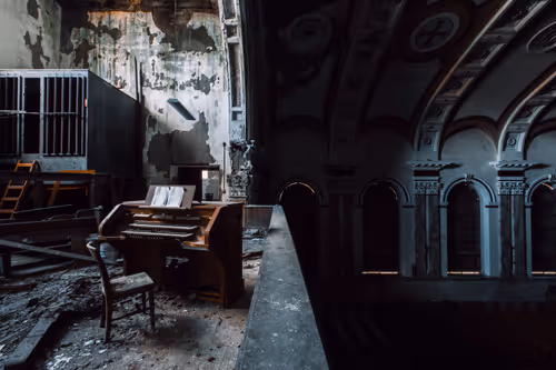 Item #10476208371703460535276576839065665727776608392811958092550952989904691265537 Media