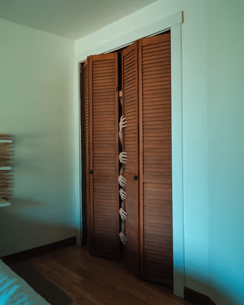 Item #27037863162219595274106965328796201644236451492369191694628585647418141310977 Media