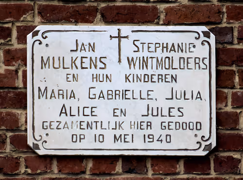 Item #916077490281078954391891268022086119289121145792755899354399211222590291969 Media