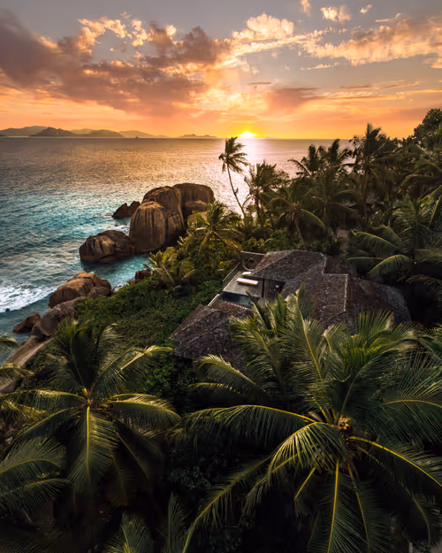 Item #14416656700475663864726672344569766568452912279528818547653479146124797280257 Media