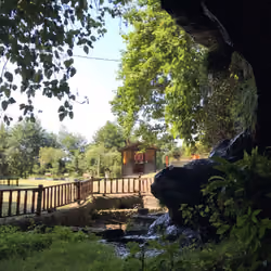 UpLand #9: Hut