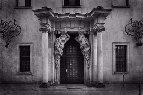 Item #40160686583094733528677484039903516258611509642019211679321071672774468042753 Media