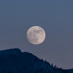 Full Moon in Lee Vining