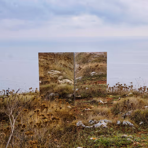 Item #77420488806397133330525240221901748923623733359161899369760968691825026007041 Media