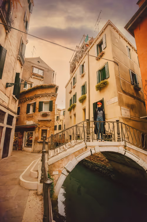 Item #95238282061309199788518551418458861049768828400763851869263328641210864631809 Media