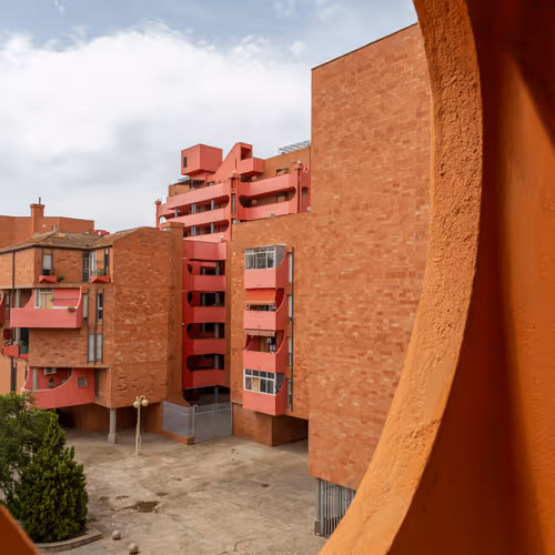 labyrinth of colour_GaudiDistrict_red loop