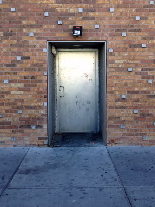 Item #28023026166759390679061689052984814586088125490502188211510750795263113166849 Media