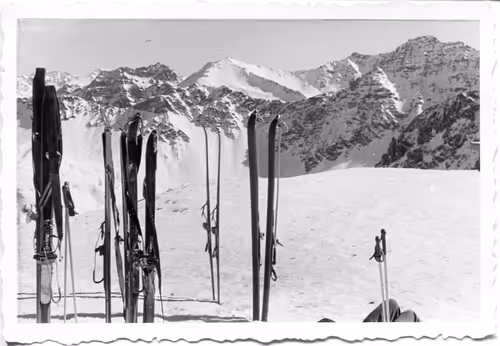 Item #15134709310911277842728697403753673439210482131750318059492546322243336011777 Media