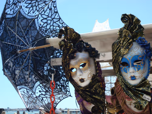 Item #45020300559834047754608291695365290040591735365649665672905487460964962926593 Media