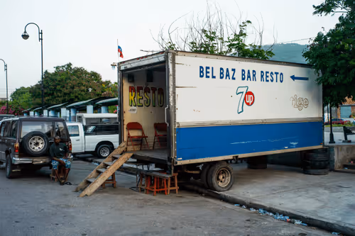 Item #86548725640412939474759328435458413273606034301935223516816389286429189996545 Media