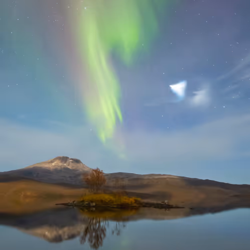 ATLAS-V rocket launch & de-orbit burn through the aurora borealis