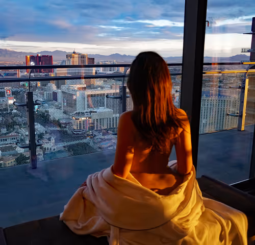 Item #63551669931750975793995467598357726379770185370165393030527986406525044260865 Media