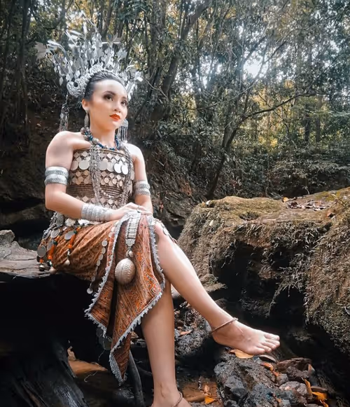 Item #47753599461235336473802085692286330167625892629753169280785576506602259742721 Media