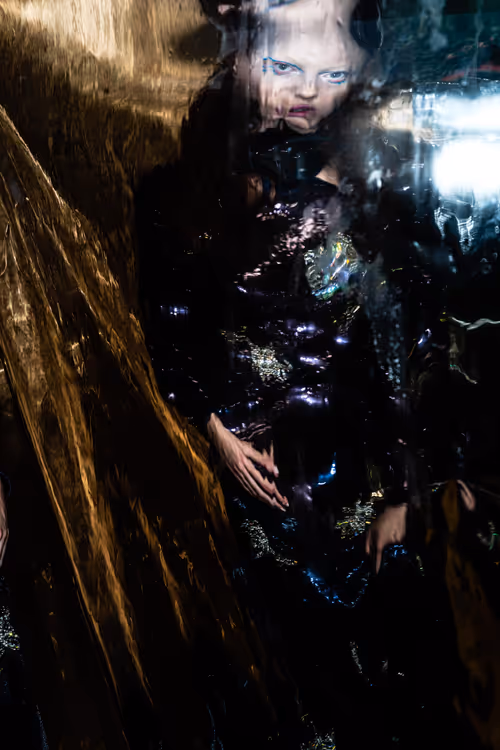 Item #59787337415897628822352940432925667088475168398776708986063847715142813876225 Media