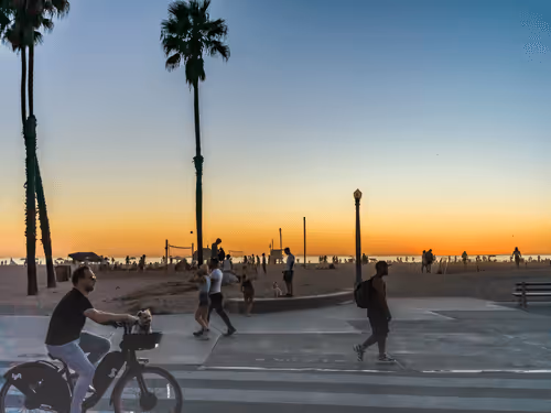 Item #62617397375757312297803897609954755559227699621957103885912270308795066875905 Media