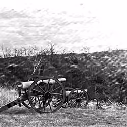 Confederate Artillery on Oak Hill (B&W)