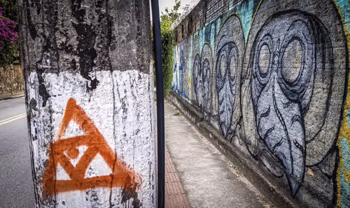 Item #29453746208082885925213446862187229442934735684747336337360990403022737637377 Media