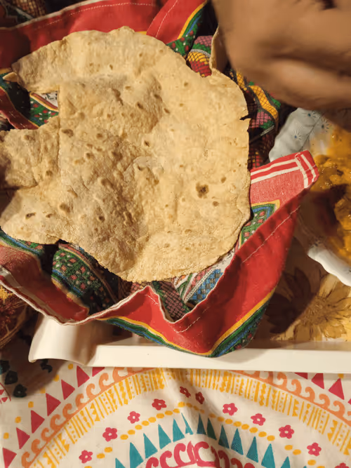 Item #13968726059347532090623550307795009463851395019365410599953870883915405721601 Media