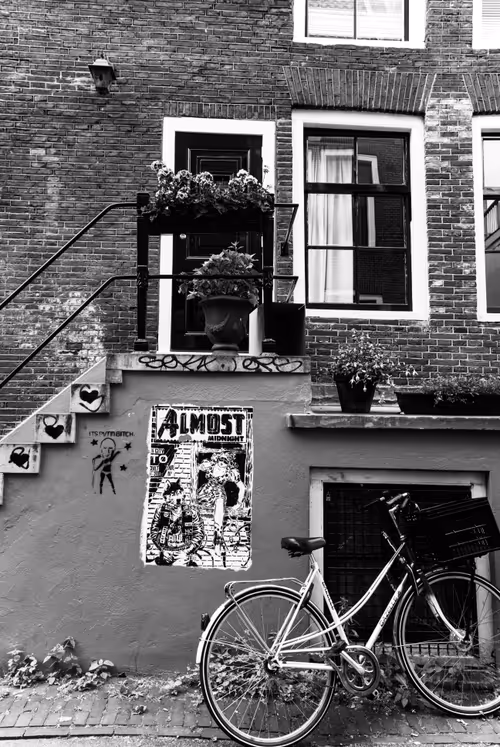 Item #77318918982881373487246577198894404313220364268321034048835046441489908367361 Media