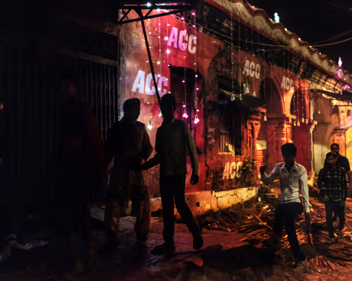 Item #80141737210111839928667523403933295145384279437019335330195524780778200236033 Media