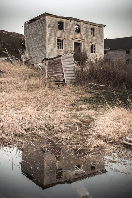 Item #9401445363475959616826929925346071850130199423047290682338619251911672463361 Media