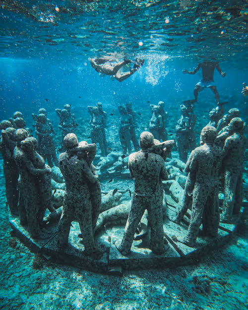 Item #94182127444337811062350356802645001228513611813568193112729855429609376448513 Media