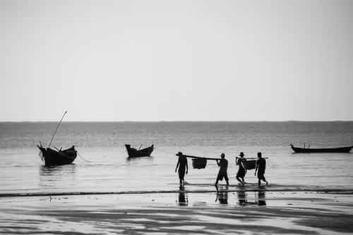 Item #84834639463328091260484975677994672960317612935287513554023818018958866382849 Media