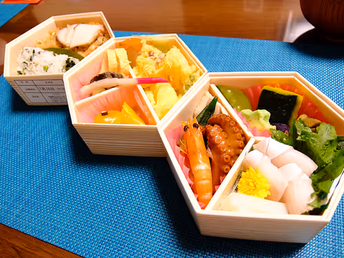 Item #61335701028141941145440797571613095486635831588213387196291636801065065644033 Media