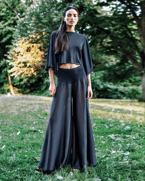 Item #61841957952237661927338436935969461912155677062728311540434688253926829981706 Media