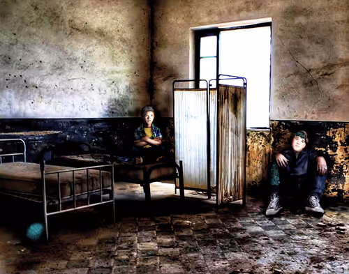 Item #19127247318910550090392576446722499826627035998511046248948436581977977520129 Media